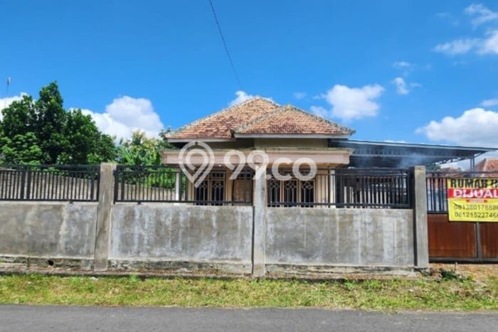 Jual Rumah Bagus Siap Huni LB 214m2 di Bangorejo, Banyuwangi Jual Rumah Bagus Siap Huni LB 214m2 di Bangorejo, Banyuwangi