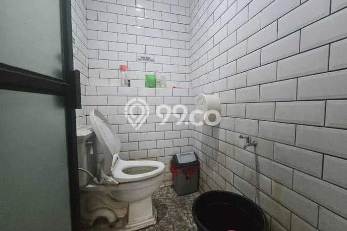 Ruko Dijual di Jakarta Selatan LT 273m2 & LB 256m2 Lokasi Terbaik! Ruko Dijual di Jakarta Selatan LT 273m2 & LB 256m2 Lokasi Terbaik!
