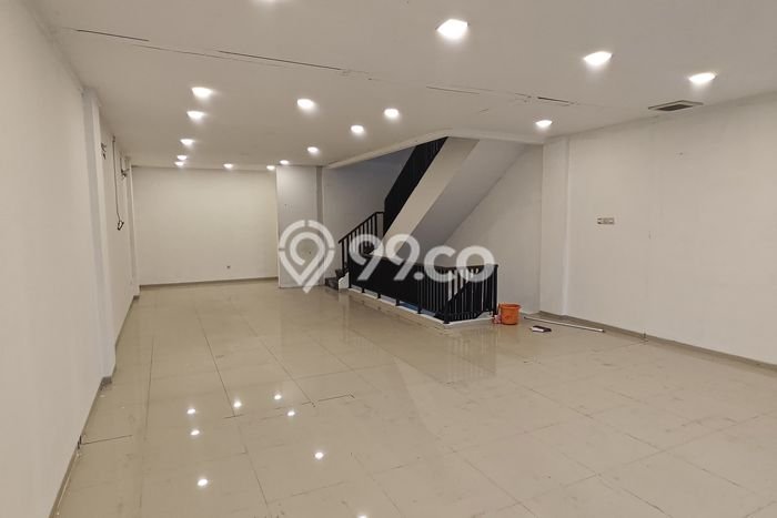 LOKASI PREMIUM! Ruko Kawasan Usaha di , Luas 253m2m², Siap Operasional LOKASI PREMIUM! Ruko Kawasan Usaha di , Luas 253m2m², Siap Operasional