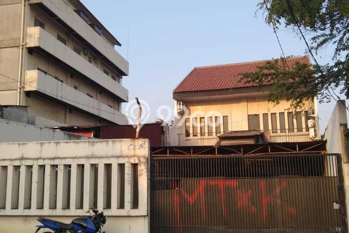 Ruko Dijual di Jakarta Barat LT 250m2 & LB 210m2 Lokasi Terbaik! Ruko Dijual di Jakarta Barat LT 250m2 & LB 210m2 Lokasi Terbaik!