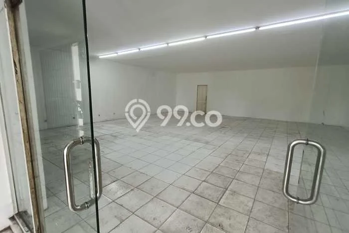 Ruko untuk Disewa di Pusat Tangerang Selatan Luas Bangunan 180m2 Ruko untuk Disewa di Pusat Tangerang Selatan Luas Bangunan 180m2