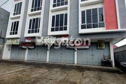 Area Ramai! Ruko Dijual di Gilingan untuk Bisnis Luas Bangunan 350m2 Area Ramai! Ruko Dijual di Gilingan untuk Bisnis Luas Bangunan 350m2