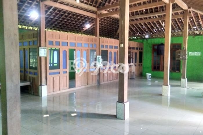 Jual Rumah Harga Miring Ngemplak Punya 3 Kamar & LT 598m2 Jual Rumah Harga Miring Ngemplak Punya 3 Kamar & LT 598m2