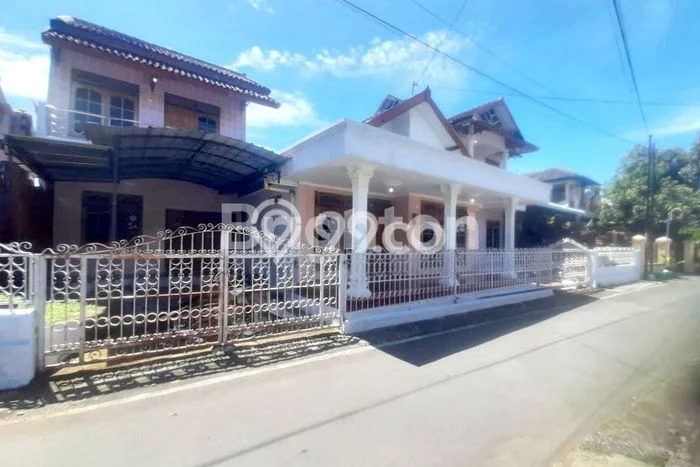 Rumah Modern Cantik 5 Kamar Siap Huni di Karanganyar Rumah Modern Cantik 5 Kamar Siap Huni di Karanganyar