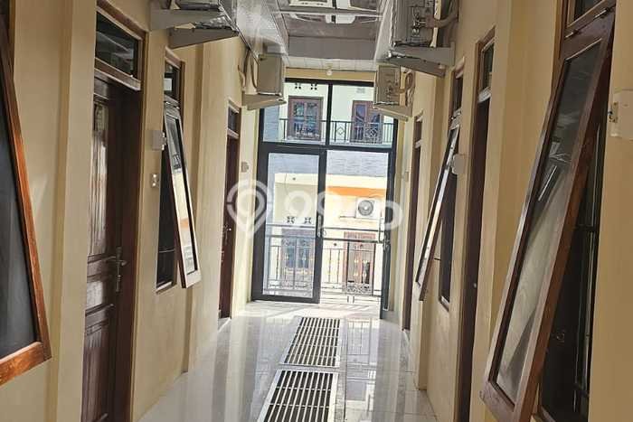 Peluang Investasi! Rumah Kost Dijual di Jebres, Solo, 70 KT, 70 KM, Luas 1200m2 Peluang Investasi! Rumah Kost Dijual di Jebres, Solo, 70 KT, 70 KM, Luas 1200m2