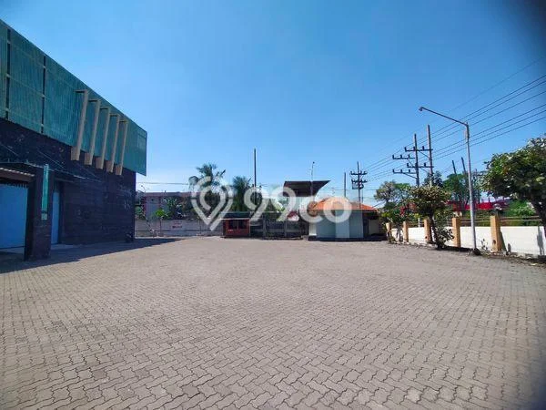 Unit Gudang Paling Strategis di Asemrowo Surabaya dengan LB 1634m2 Unit Gudang Paling Strategis di Asemrowo Surabaya dengan LB 1634m2