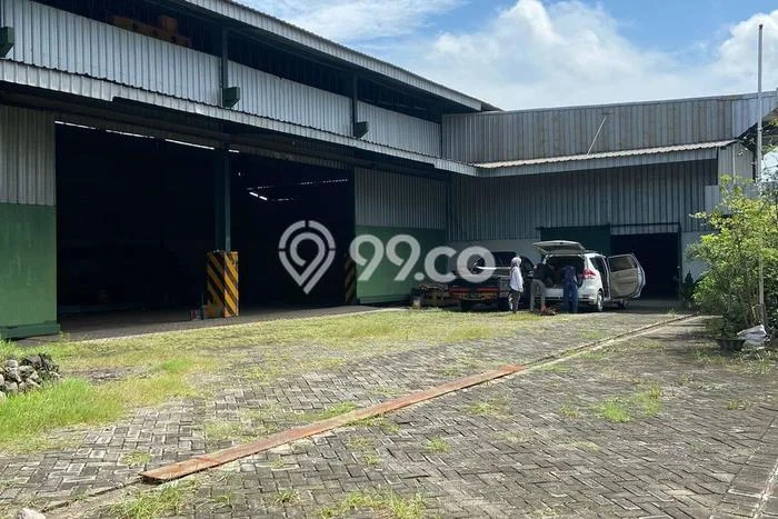 Unit Gudang Disewakan di Balongbendo di Area Ramai & Strategis Unit Gudang Disewakan di Balongbendo di Area Ramai & Strategis