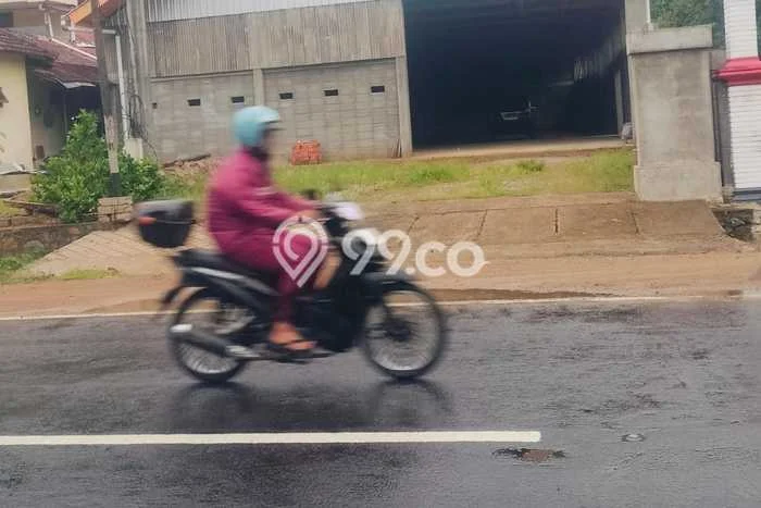 Gudang bagus disewakan di Pacitan Pacitan dengan LB 500m2 harga sewa terbaik Gudang bagus disewakan di Pacitan Pacitan dengan LB 500m2 harga sewa terbaik