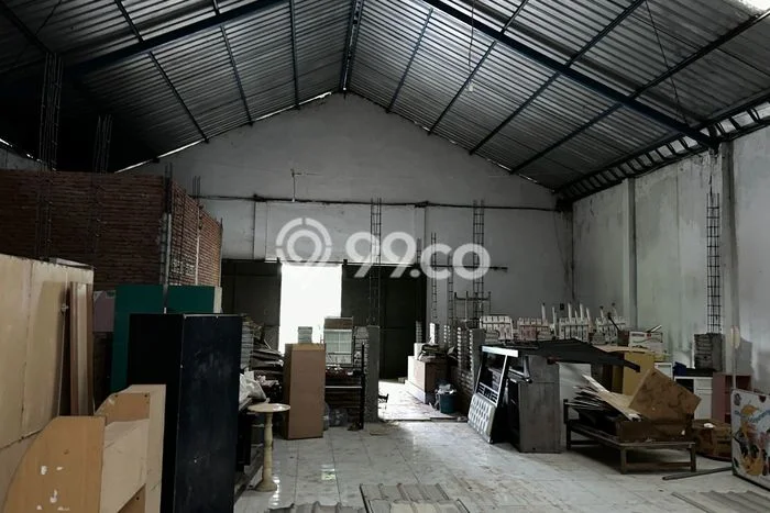 For Rent Gudang Area Komersial Kawasan Kepanjen, Luas 351m², Siap Usaha For Rent Gudang Area Komersial Kawasan Kepanjen, Luas 351m², Siap Usaha