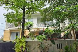 Disewakan Rumah Murah di Senopati Jakarta Selatan Punya 4 Kamar Tidur Disewakan Rumah Murah di Senopati Jakarta Selatan Punya 4 Kamar Tidur