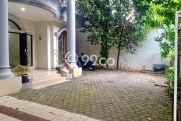 Disewakan Rumah Strategis LT 350m2 / LB 400m2 di Senopati, Jakarta Selatan Disewakan Rumah Strategis LT 350m2 / LB 400m2 di Senopati, Jakarta Selatan