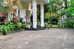 Hunian Mewah Siap Huni LT 830m2 di Kebayoran Baru, Jakarta Selatan Hunian Mewah Siap Huni LT 830m2 di Kebayoran Baru, Jakarta Selatan