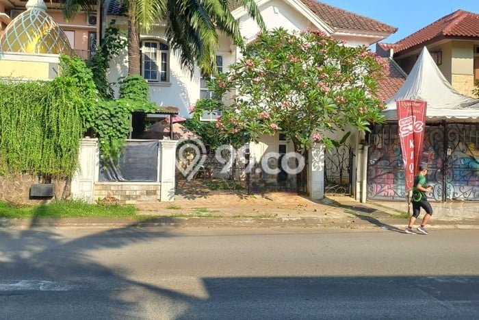 Rumah Mewah Siap Huni LT 375m2 di Pamulang, Tangerang Selatan Rumah Mewah Siap Huni LT 375m2 di Pamulang, Tangerang Selatan