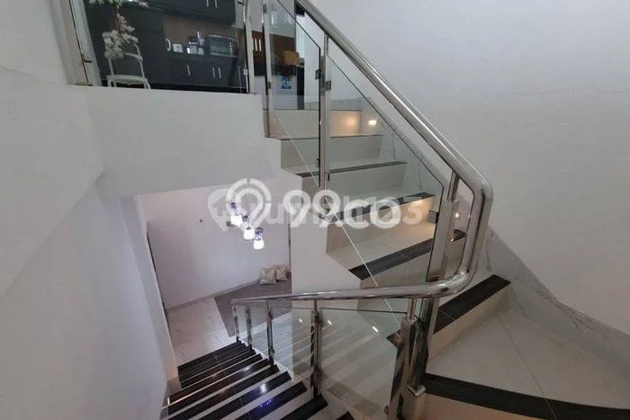 PROPERTI PILIHAN! Rumah Asri di Mertoyudan, LT 196m2m² Bangunan 400m2m² PROPERTI PILIHAN! Rumah Asri di Mertoyudan, LT 196m2m² Bangunan 400m2m²