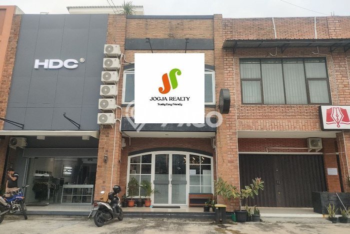 PROSPEK BAGUS! Ruko Kawasan Caturtunggal, Luas 130m², Kawasan Komersial PROSPEK BAGUS! Ruko Kawasan Caturtunggal, Luas 130m², Kawasan Komersial