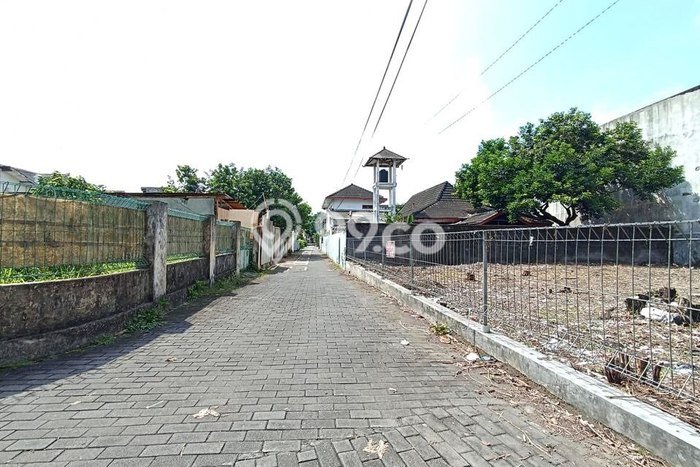 Tanah Dijual Lokasi Strategis di Sleman dengan Luas 305m2 Tanah Dijual Lokasi Strategis di Sleman dengan Luas 305m2