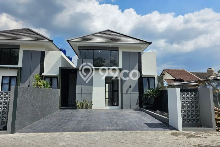 For Sale Rumah 4 Kamar Lokasi Strategis Bagus dan Strategis di Ngaglik For Sale Rumah 4 Kamar Lokasi Strategis Bagus dan Strategis di Ngaglik