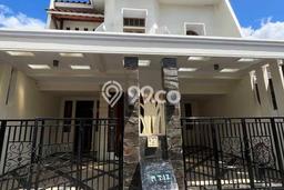 Rumah Strategis Minimalis Lb 212m2 di Duren Sawit, Jakarta Timur Rumah Strategis Minimalis Lb 212m2 di Duren Sawit, Jakarta Timur