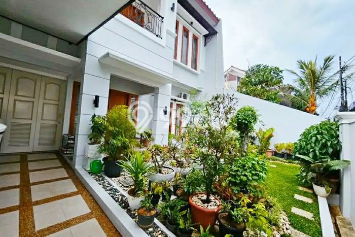 Dijual Rumah Luas Elegan Dengan View Eksklusif di Klender, Jakarta Timur Dijual Rumah Luas Elegan Dengan View Eksklusif di Klender, Jakarta Timur