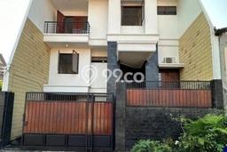 Rumah Elit Modern Tanpa Renovasi di Rawamangun Jakarta Timur Rumah Elit Modern Tanpa Renovasi di Rawamangun Jakarta Timur