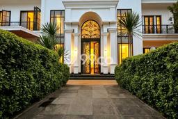Ready to Use! Premium House LT 505m2 Desain Elegan di Bambu Apus Ready to Use! Premium House LT 505m2 Desain Elegan di Bambu Apus