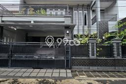 Hunian Mewah LB 409m2 Siap Pakai Desain Elegan di Pondok Kelapa, Jakarta Timur Hunian Mewah LB 409m2 Siap Pakai Desain Elegan di Pondok Kelapa, Jakarta Timur