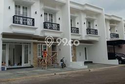 Jual Rumah Mewah Megah Dengan View Eksklusif di Pondok Bambu, Jakarta Timur Jual Rumah Mewah Megah Dengan View Eksklusif di Pondok Bambu, Jakarta Timur