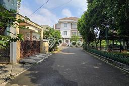 Hunian Elit LB 131m2 Siap Huni Desain Elegan di Pondok Kelapa, Jakarta Timur Hunian Elit LB 131m2 Siap Huni Desain Elegan di Pondok Kelapa, Jakarta Timur