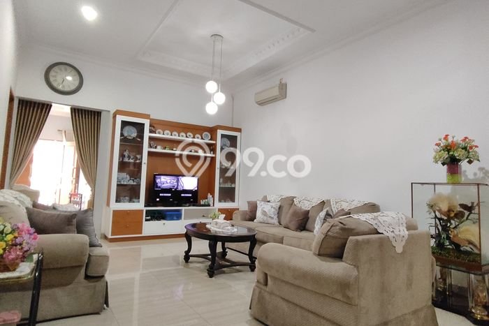 Dijual Rumah Mewah Megah Dengan View Eksklusif di Klender, Jakarta Timur Dijual Rumah Mewah Megah Dengan View Eksklusif di Klender, Jakarta Timur