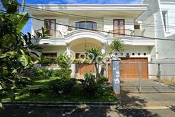 Ready to Use! Luxury House LT 252m2 Desain Elegan di Pondok Kelapa Ready to Use! Luxury House LT 252m2 Desain Elegan di Pondok Kelapa