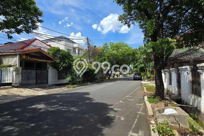 For Sale! Luxury House LT 307m2 Desain Elegan di Klender For Sale! Luxury House LT 307m2 Desain Elegan di Klender