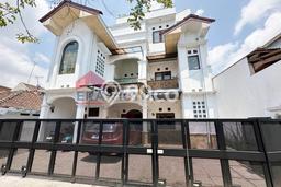 Rumah Modern 5 KT LT 150m2 di Batu Rumah Modern 5 KT LT 150m2 di Batu