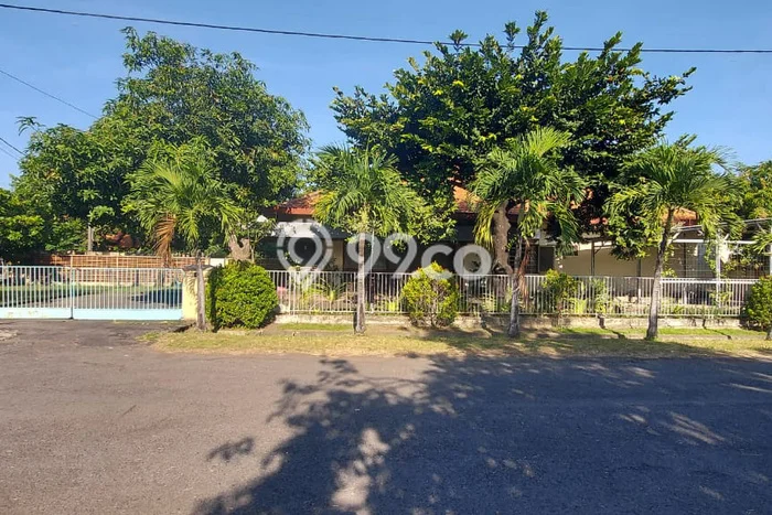Rumah Luxury Modern Tanpa Renovasi di Ketintang Surabaya Rumah Luxury Modern Tanpa Renovasi di Ketintang Surabaya