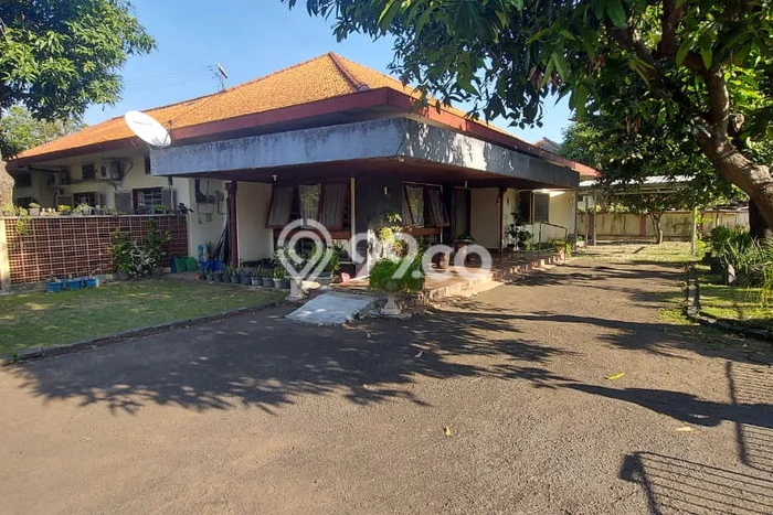 Rumah Luxury Modern Tanpa Renovasi di Ketintang Surabaya Rumah Luxury Modern Tanpa Renovasi di Ketintang Surabaya