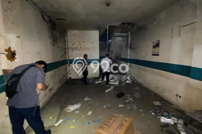PROSPEK BAGUS! Ruko di Grogol Petamburan, Luas 180m2m², Tingkat Keramaian Tinggi PROSPEK BAGUS! Ruko di Grogol Petamburan, Luas 180m2m², Tingkat Keramaian Tinggi