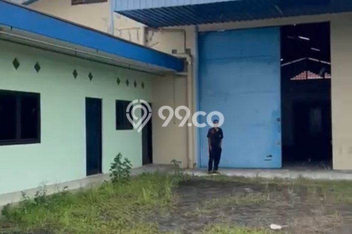 Gudang Disewa di Mojokerto dengan LB 2200m2 Area Komersial Ramai Gudang Disewa di Mojokerto dengan LB 2200m2 Area Komersial Ramai