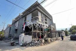 Rumah Strategis Minimalis Lb 130m2 di Wiyung, Surabaya Rumah Strategis Minimalis Lb 130m2 di Wiyung, Surabaya