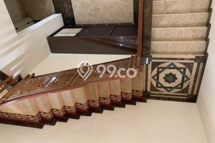 Rumah Luxury Modern Tanpa Renovasi di Kertajaya Surabaya Rumah Luxury Modern Tanpa Renovasi di Kertajaya Surabaya