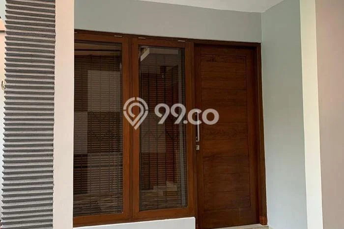 Lokasi terbaik! Rumah siap pakai dikontrakkan di Laweyan LB 190m2 Lokasi terbaik! Rumah siap pakai dikontrakkan di Laweyan LB 190m2