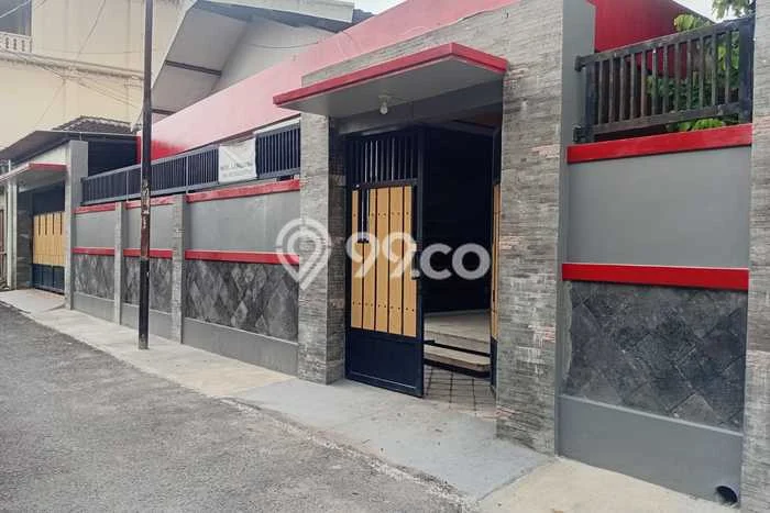 Lokasi terbaik! Rumah siap huni dikontrakkan di Laweyan LB 230m2 Lokasi terbaik! Rumah siap huni dikontrakkan di Laweyan LB 230m2