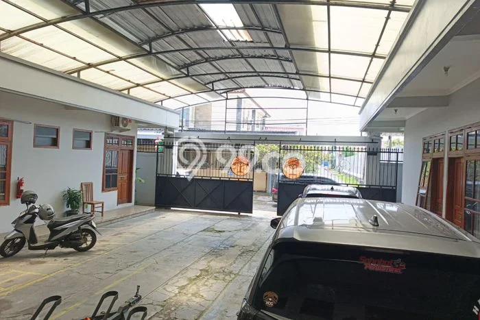 Unit Kost Dijual di Laweyan dengan 10 Kamar Tidur & Luas Bangunan 300m2 Unit Kost Dijual di Laweyan dengan 10 Kamar Tidur & Luas Bangunan 300m2