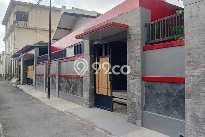 Lokasi terbaik! Rumah siap huni dikontrakkan di Laweyan LB 230m2 Lokasi terbaik! Rumah siap huni dikontrakkan di Laweyan LB 230m2