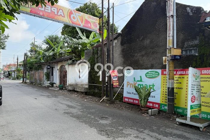 Rumah Eksklusif Siap Huni LT 805m2 di Laweyan, Surakarta Rumah Eksklusif Siap Huni LT 805m2 di Laweyan, Surakarta