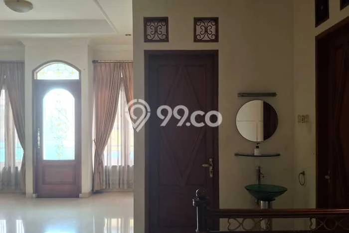 Disewakan Rumah Konsep Modern di Tebet Jakarta Selatan dengan 5 Kamar Disewakan Rumah Konsep Modern di Tebet Jakarta Selatan dengan 5 Kamar