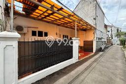 Rumah Modern Cantik 3 KT Siap Huni di Tebet Rumah Modern Cantik 3 KT Siap Huni di Tebet