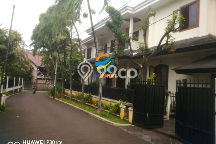 Hunian Mewah LB 800m2 Siap Pakai Desain Elegan di patra kuningan, Jakarta Selatan Hunian Mewah LB 800m2 Siap Pakai Desain Elegan di patra kuningan, Jakarta Selatan