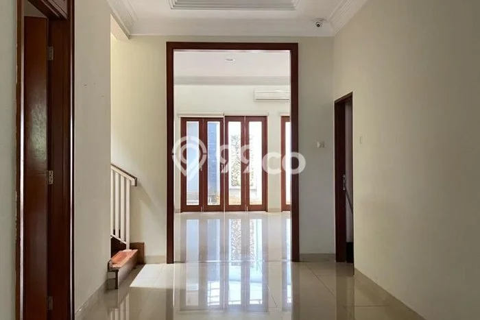 Rumah Modern Disewakan di Menteng Jakarta Pusat Lokasi Sangat Strategis Rumah Modern Disewakan di Menteng Jakarta Pusat Lokasi Sangat Strategis