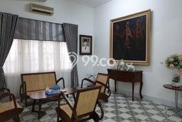 Siap Huni Rumah Mewah 5 Kamar di Menteng Dekat ke Mana Pun Siap Huni Rumah Mewah 5 Kamar di Menteng Dekat ke Mana Pun