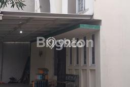 Rumah Elit LB 180m2 Siap Pakai Desain Elegan di Gading Serpong Cluster Oleaster, Tangerang Rumah Elit LB 180m2 Siap Pakai Desain Elegan di Gading Serpong Cluster Oleaster, Tangerang