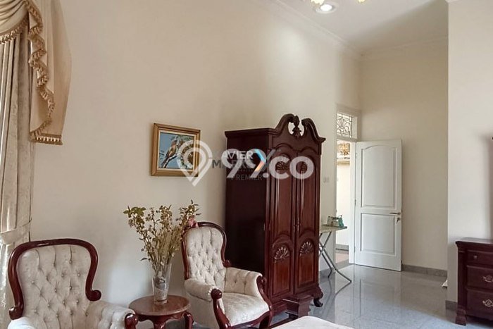 Ready to Use! Luxury House LT 360m2 Desain Elegan di Araya Ready to Use! Luxury House LT 360m2 Desain Elegan di Araya